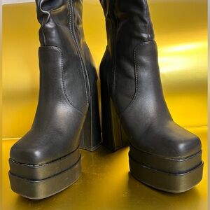 Lulu’s Brunay Boots - Black – Size 9 (Fits Like 8)